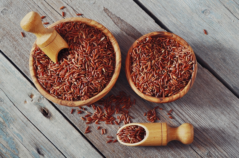 Ăn cơm gạo lứt có thực sự giúp giảm cân? Không phải vì “ít calo”, mà vì…