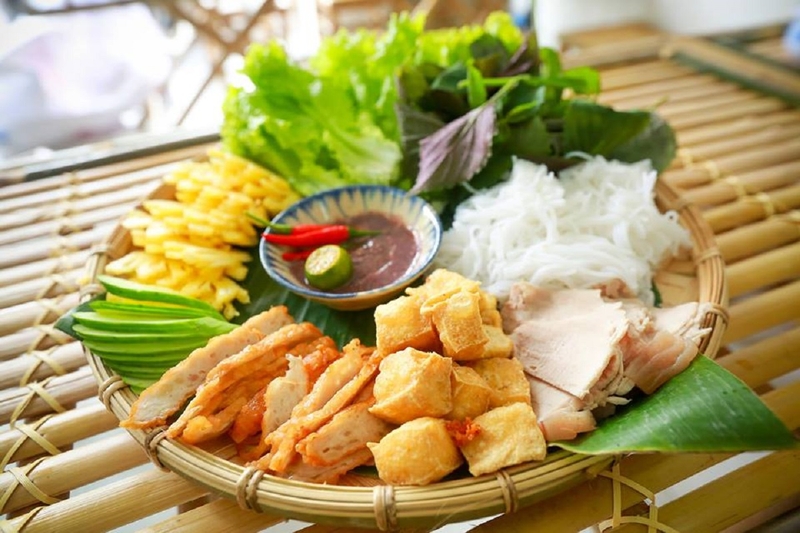 Sai lầm thường gặp khi ăn bún — và cách sửa ngay hôm nay Sai lầm thường gặp khi ăn bún — và cách sửa ngay hôm nay