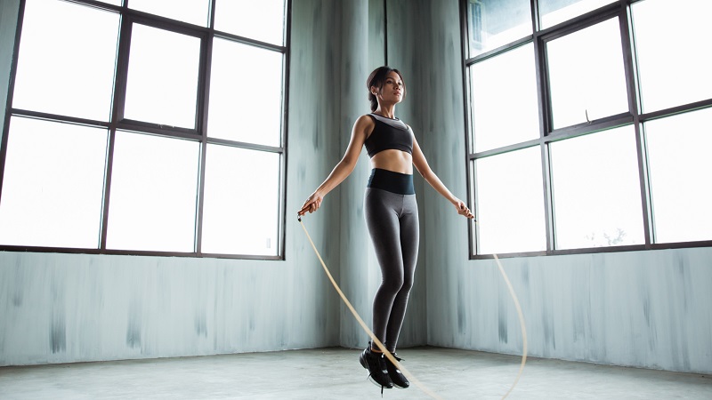 Vì sao aerobic lại “đánh trúng” mỡ bụng — chứ không phải chỉ giảm cân toàn thân?