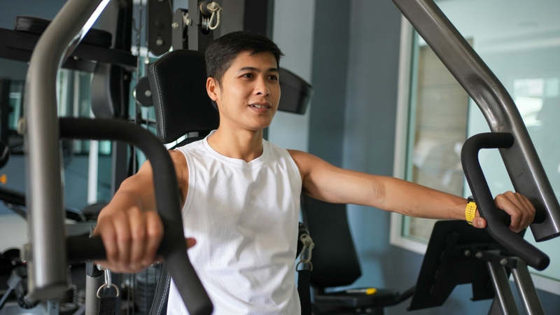 Lịch tập ngực giữa khoa học – không phải “tập nhiều hơn”, mà là “tập đúng thời điểm”