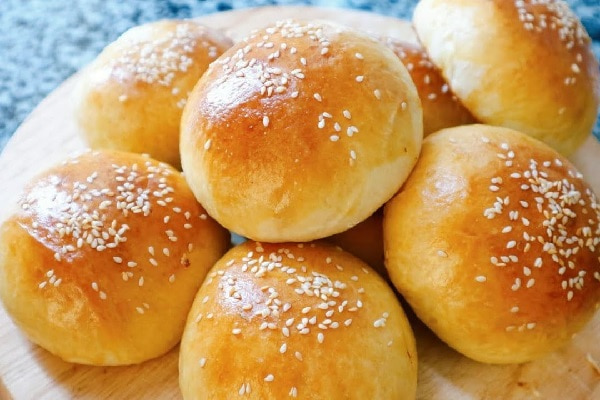 Thành phần chính quyết định calo trong bánh mì ngọt