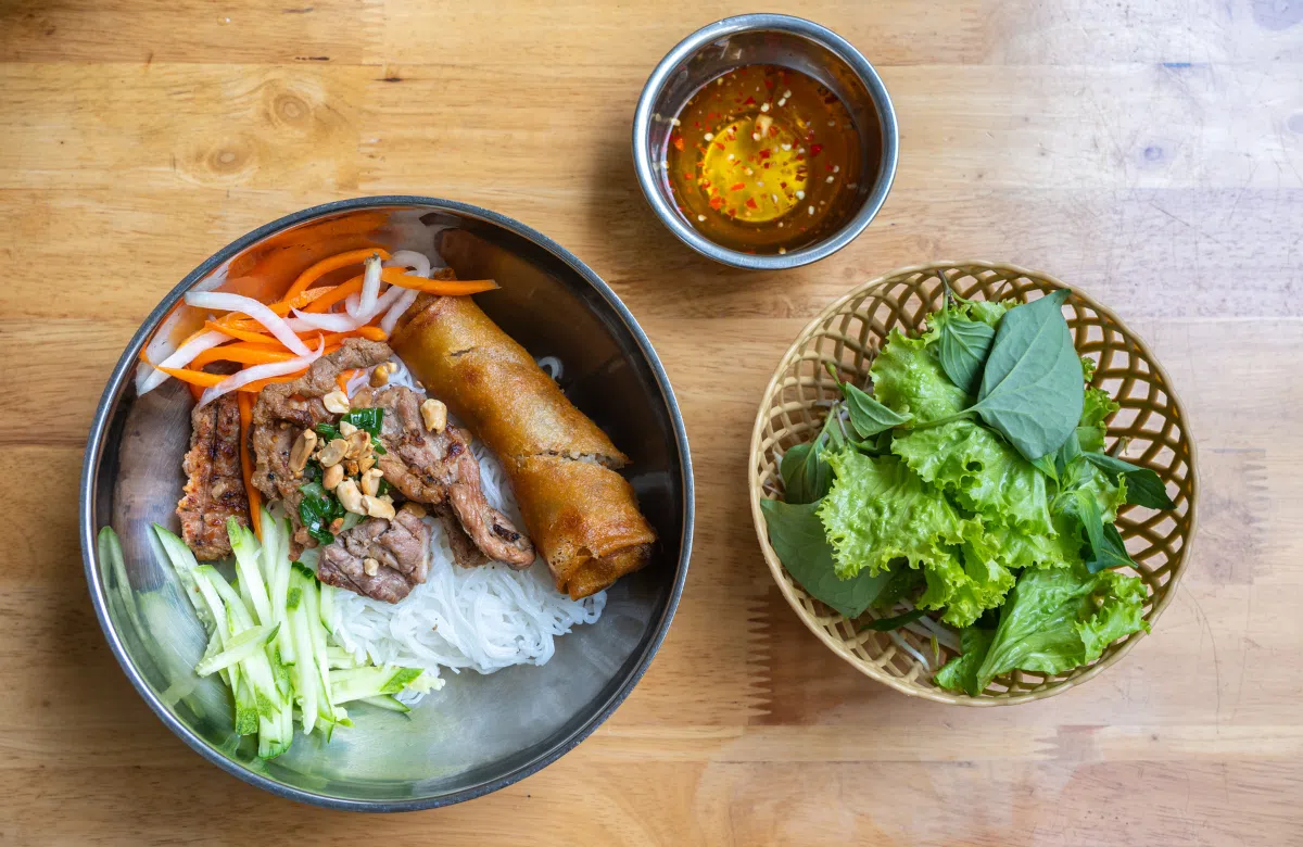 Cách ăn bún thịt nướng không lo tăng cân: 4 nguyên tắc thực tế, áp dụng được ngay
