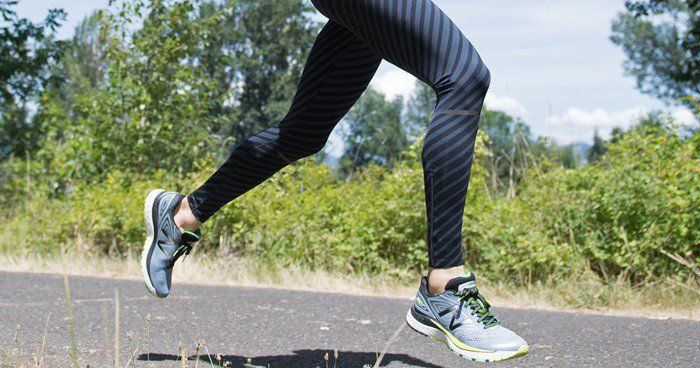 Vì sao không nên mua giày chạy bộ theo dáng đẹp hay giá rẻ?