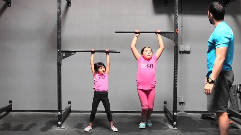 Bài 1: Scapular pull-up (kéo xương bả vai) Bài 1: Scapular pull-up (kéo xương bả vai)
