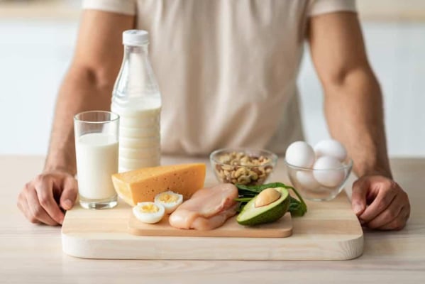 Vì sao phụ nữ gầy khó tăng cân hơn nam giới?
