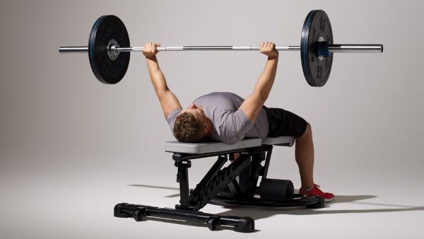 Bench press là gì? Không chỉ là “đẩy tạ”