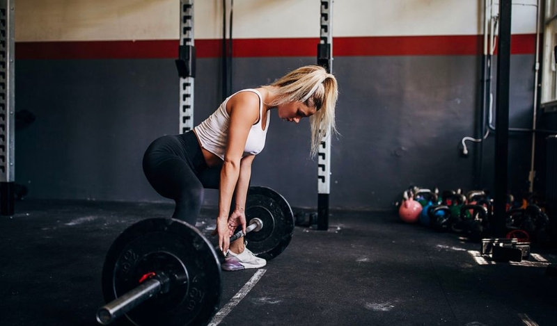 Hướng dẫn tập deadlift đúng kỹ thuật — từng bước như hướng dẫn phẫu thuật Hướng dẫn tập deadlift đúng kỹ thuật — từng bước như hướng dẫn phẫu thuật