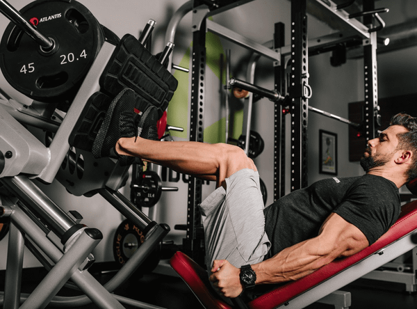 Cách tập leg press đúng kỹ thuật — từ tư thế vào máy đến hơi thở cuối cùng