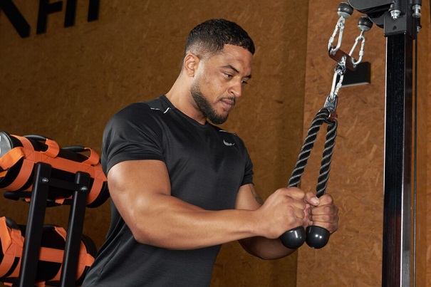 Triceps pushdown là gì? Và tại sao nó không phải “bài phụ”? Triceps pushdown là gì? Và tại sao nó không phải “bài phụ”?