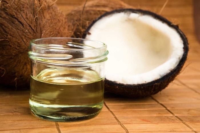 Vì sao uống dầu dừa <em>có thể</em> hỗ trợ giảm cân — và vì sao nhiều người uống mãi không hiệu quả?” title=”Vì sao uống dầu dừa <em>có thể</em> hỗ trợ giảm cân — và vì sao nhiều người uống mãi không hiệu quả?” loading=”lazy” style=”max-width:100%;height:auto;border-radius:8px;”></figure>
<p style=