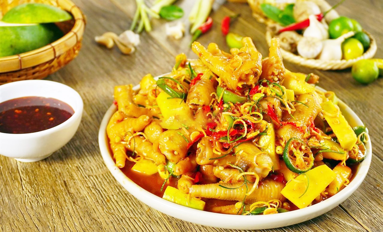 Bước 1: Làm sạch chân gà