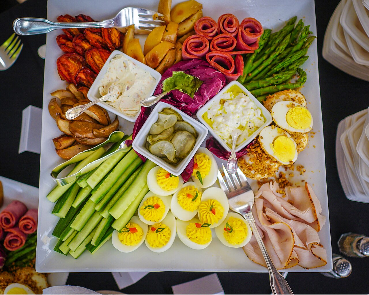Cách xây dựng thực đơn keto đúng khoa học — không phải “ăn bơ thay cơm” Cách xây dựng thực đơn keto đúng khoa học — không phải “ăn bơ thay cơm”