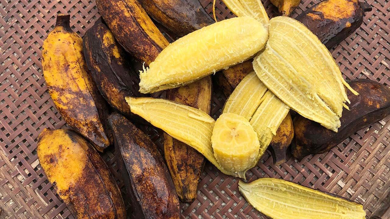 Chuối luộc bao nhiêu calo? Không phải chỉ một con số — mà là một dải giá trị phụ thuộc vào 4 yếu tố
