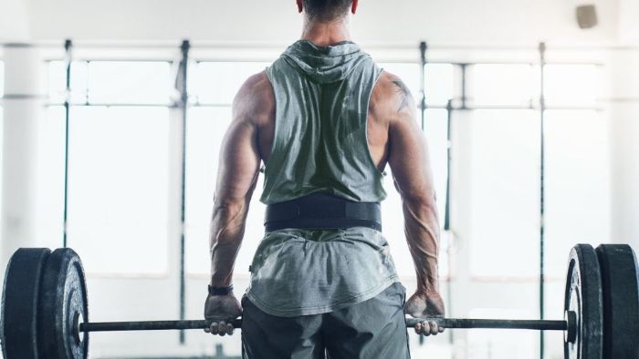 Đai lưng tập gym là gì — và tại sao nó không phải “áo giáp chống đạn” cho lưng