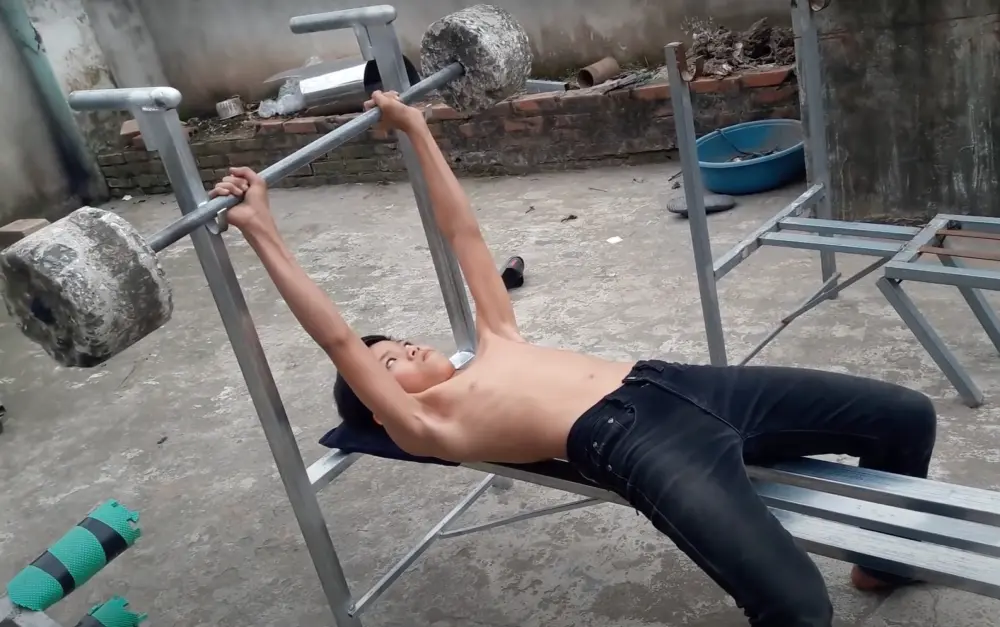 Vì sao nên tự làm giàn tạ đa năng tại nhà — chứ không mua nguyên chiếc?