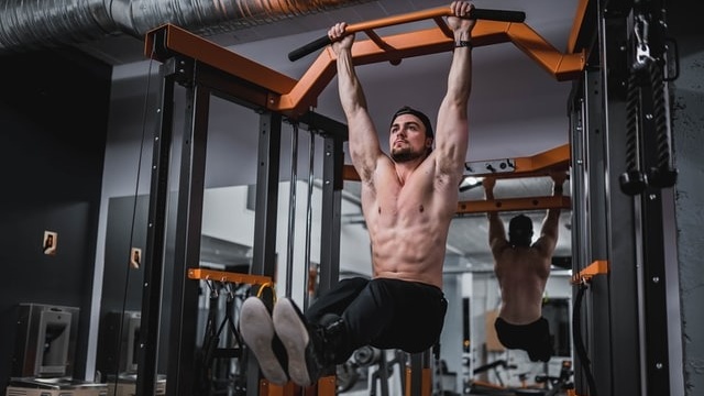 Bài tập hanging leg raise thực chất vận hành như thế nào?