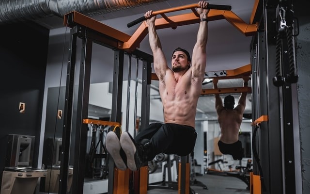 Biến thể hanging leg raise phù hợp với mọi trình độ