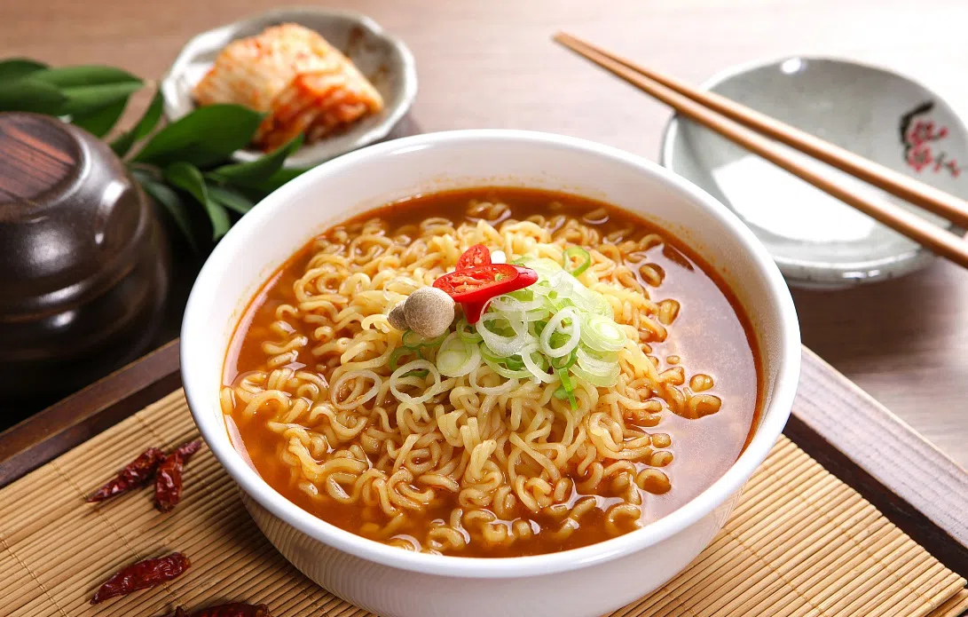Ăn mì cay có béo không? Câu trả lời phụ thuộc hoàn toàn vào cách bạn “xây dựng” tô mì Ăn mì cay có béo không? Câu trả lời phụ thuộc hoàn toàn vào cách bạn “xây dựng” tô mì