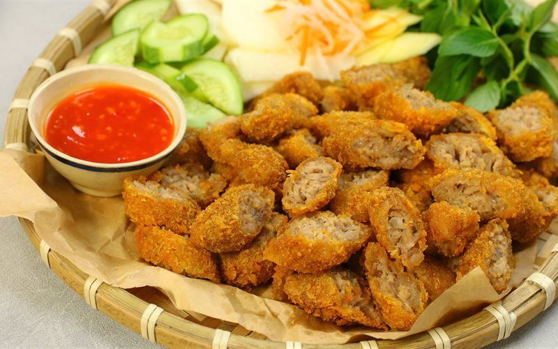Nem chua rán là gì — và tại sao nó khiến người ăn “dừng không nổi”? Nem chua rán là gì — và tại sao nó khiến người ăn “dừng không nổi”?