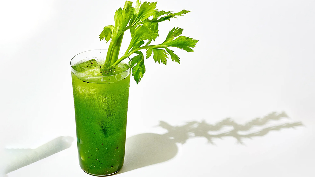 Vì sao một ly nước ép cần tây lại có ít calo đến thế? Vì sao một ly nước ép cần tây lại có ít calo đến thế?