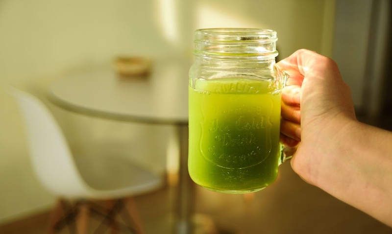 Nước ép cần tây giảm cân hoạt động như thế nào — và tại sao nhiều người thất bại ngay từ ngày đầu