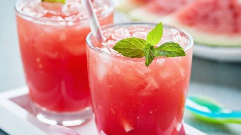 Uống nước ép dưa hấu có béo không? Câu trả lời phụ thuộc vào 3 yếu tố Uống nước ép dưa hấu có béo không? Câu trả lời phụ thuộc vào 3 yếu tố