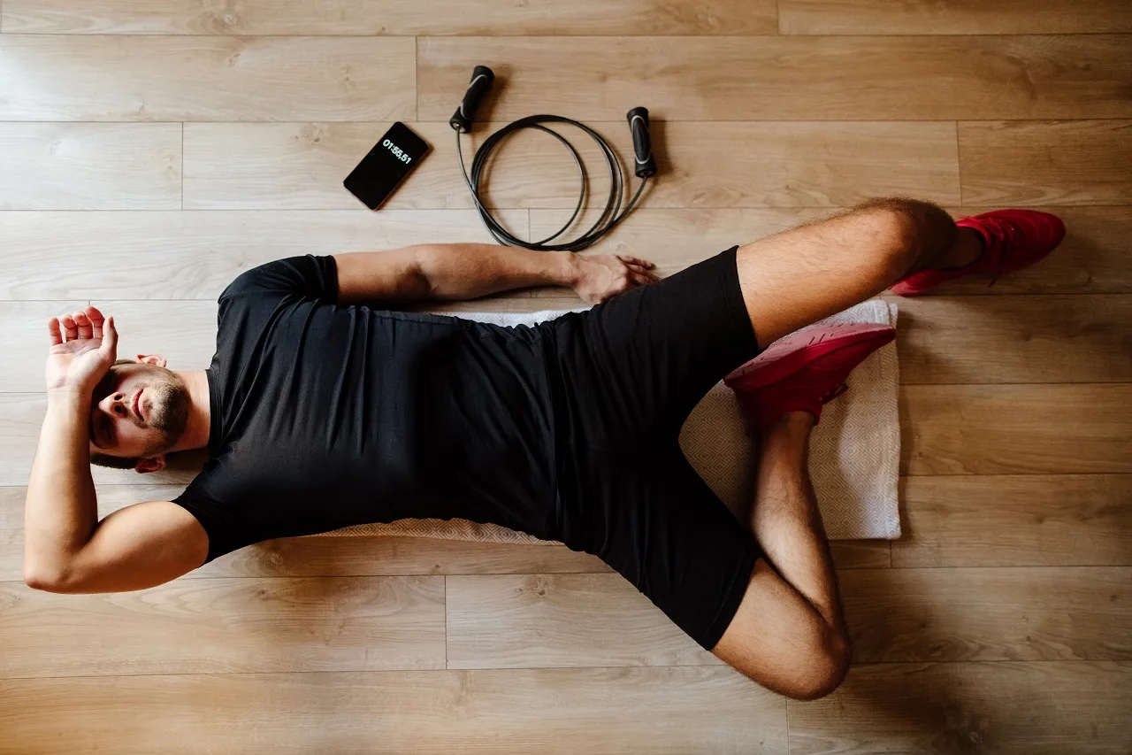 Overtraining là gì? Không phải “tập nhiều”, mà là “phục hồi không kịp”