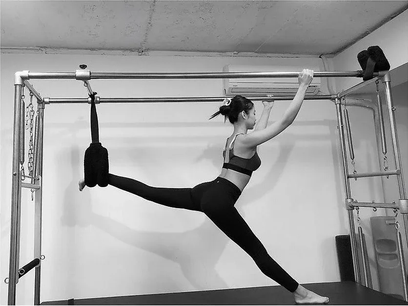 Điểm khác biệt then chốt giữa yoga và pilates — dựa trên dữ kiện đo lường