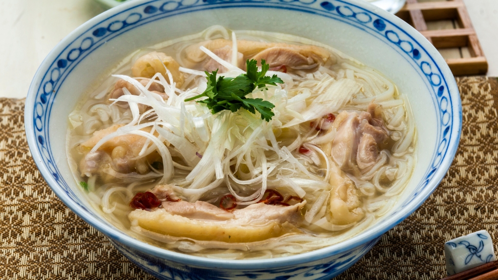 Thành phần dinh dưỡng trong phở gà: không chỉ là “carb + protein”