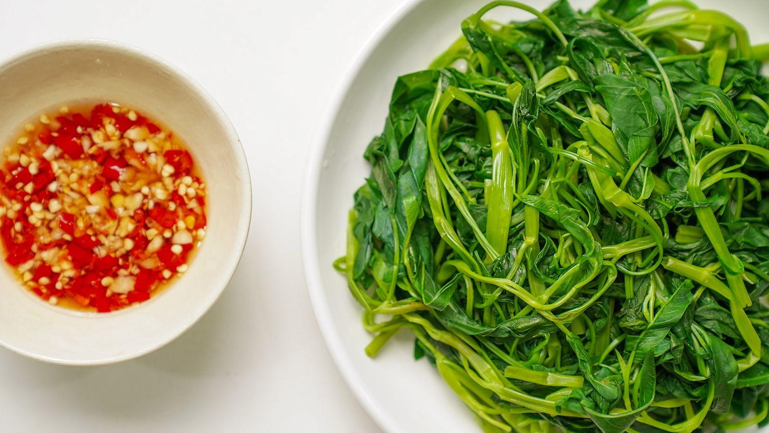 Rau muống luộc bao nhiêu calo? Không phải con số chung chung — mà là 6 tình huống thực tế