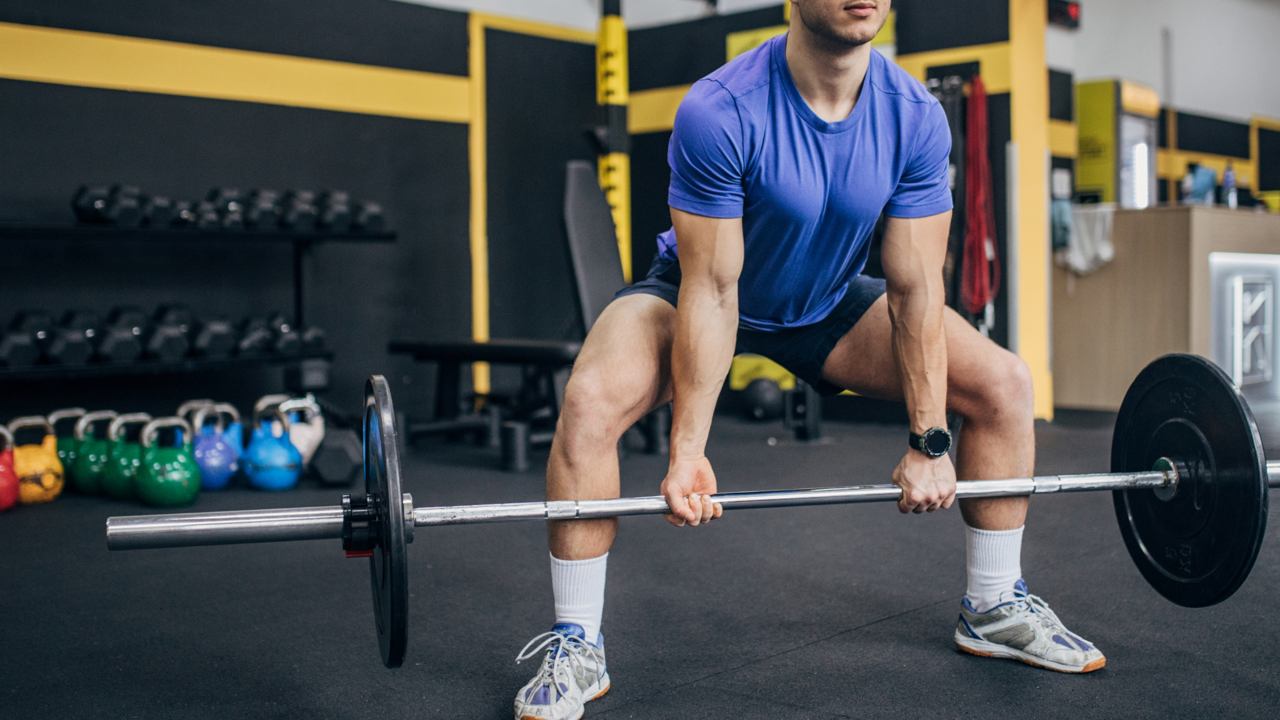 Hướng dẫn tập sumo deadlift đúng cách — từng milimet đều quan trọng