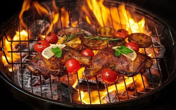 Lượng calo trong thịt nướng BBQ: Bảng chi tiết theo loại thịt & cách chế biến
