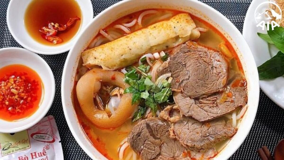Thực đơn tăng cân 1 tuần chi tiết — 7 ngày, 2.700 kcal/ngày, 125g protein, 35% chất béo