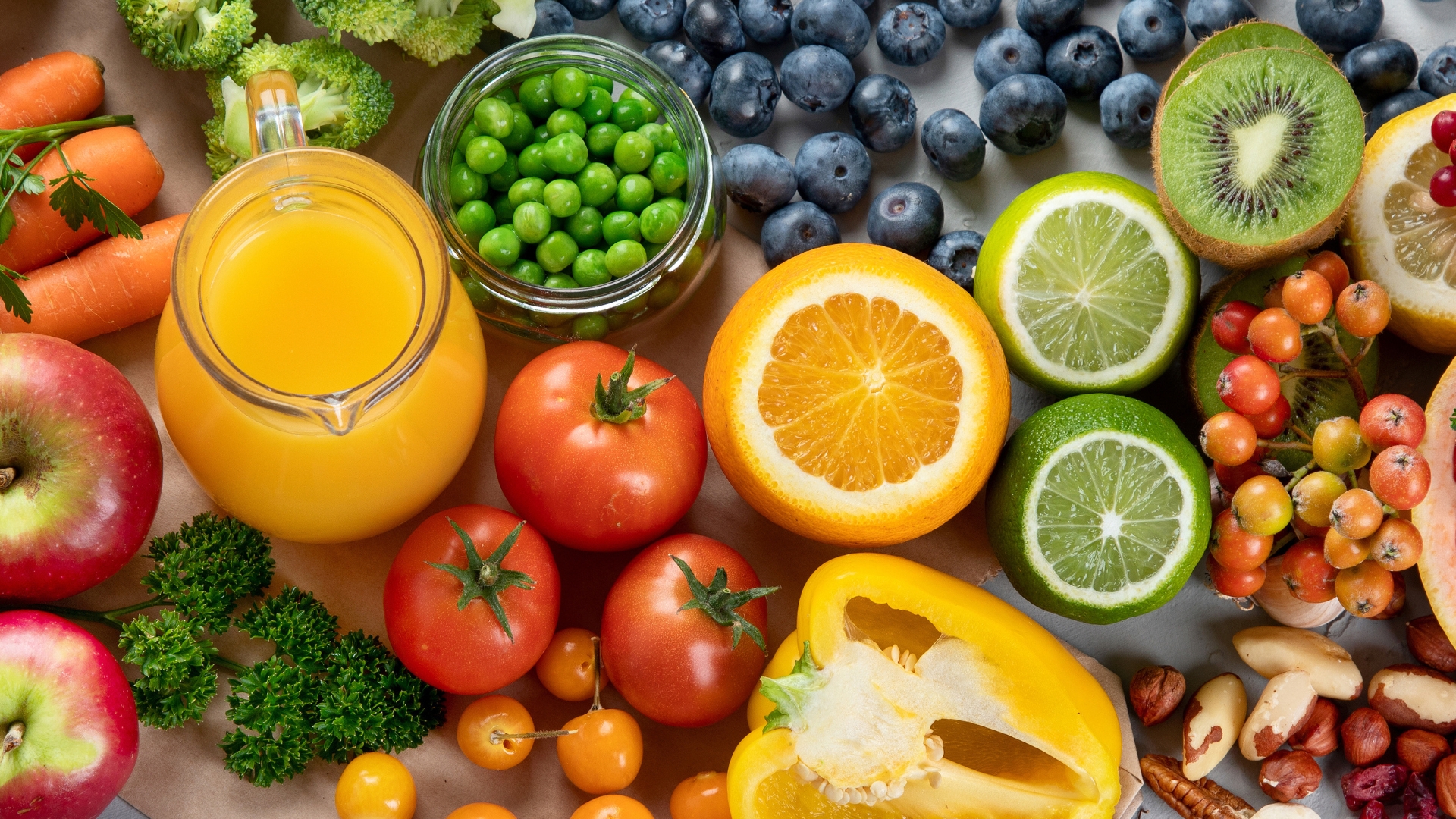 Vì sao bạn cần hiểu sâu về vitamin C — chứ không chỉ “ăn cho đủ”?