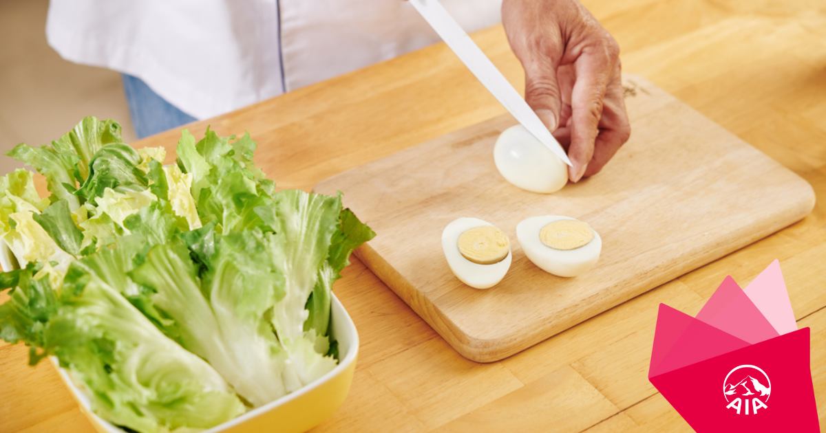 Lòng đỏ trứng gà luộc bao nhiêu calo? Và sự thật về cholesterol